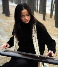 南京市古琴演奏家（巫娜）的演奏特点与风格